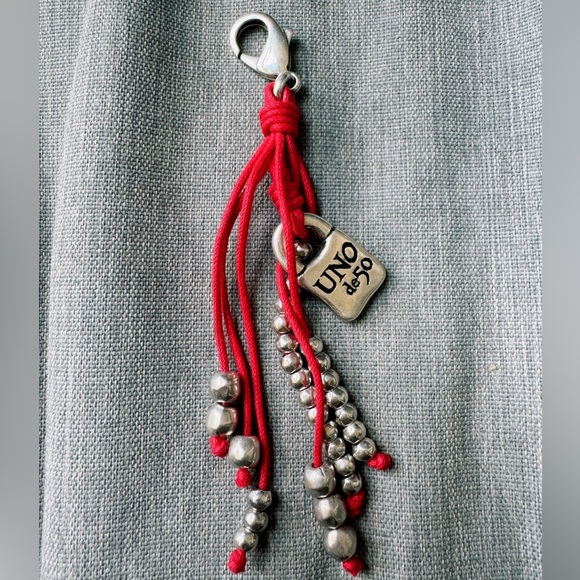 ✨Rare Retired UNO de 50 Red Keychain - Picture 2 of 3